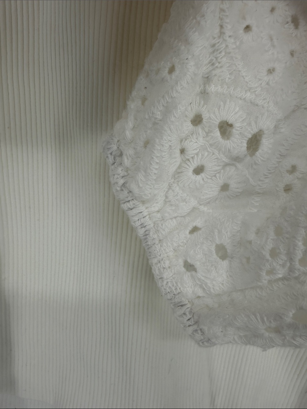 Dolan Coast Collection Ribbed Eyelet Ruffle Top Medium - Picture 7 of 8